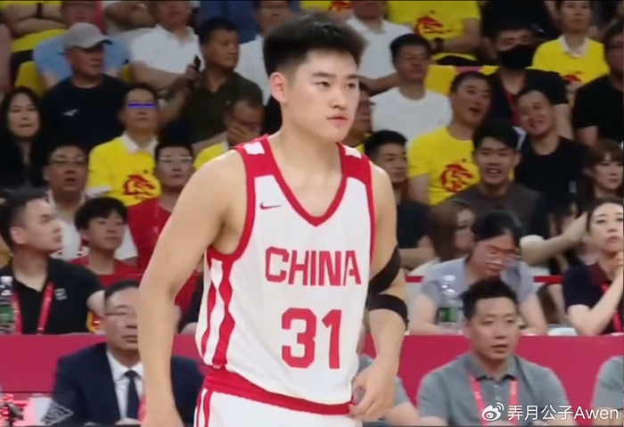 男篮终于有国际化后卫!运球串联顶级,出球速度本土球员无人能及|赵维伦|郭士强|中国男篮|篮板|国家队_新浪体育_新浪新闻